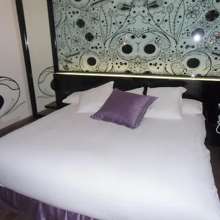 Hotel Area De Servicio 2*