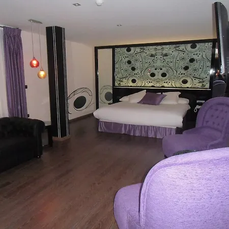 Hotel Area De Servicio 2*