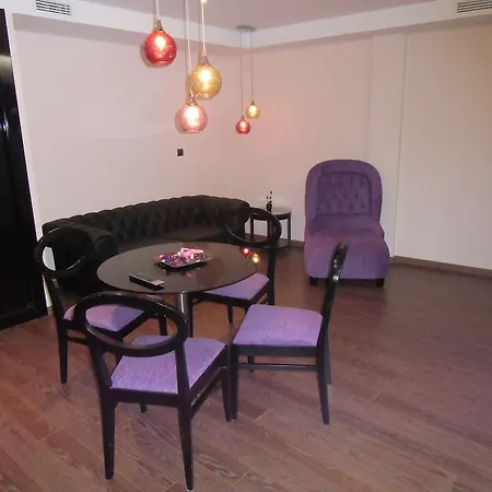 Area De Servicio فندق 2*
