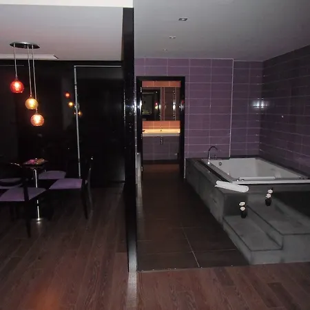 Area De Servicio فندق 2*