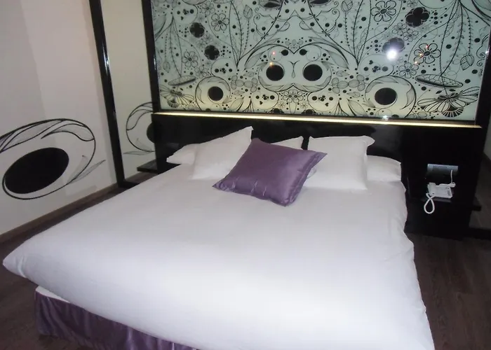 Hotel Area De Servicio 2*