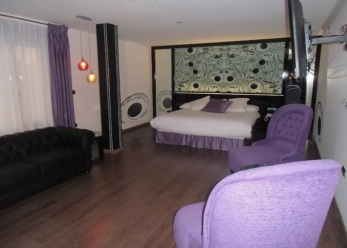 Hotel Area De Servicio 2*